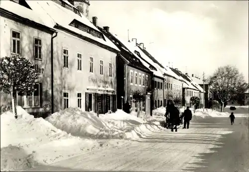 Ak Sayda im Erzgebirge, Hauptstraße, Engel Drogerie, Winter, Schnee