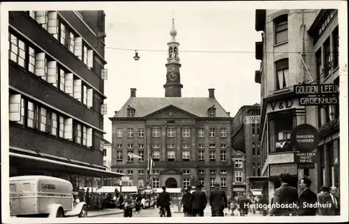 Ak 's Hertogenbosch Nordbrabant Niederlande, Stadhuis, Passanten