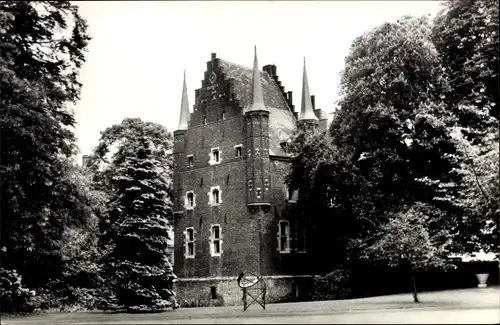 Ak Gemert Bakel Nordbrabant Niederlande, Kasteel, Paters van de H. Geest, Laat gotische Donjon, park