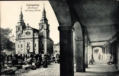 Ak Ludwigsburg in Württemberg, Marktplatz mit evang. Kirche