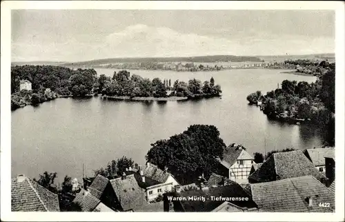 Ak Waren an der Müritz, Blick über den Tiefwarensee, Wohnhäuser