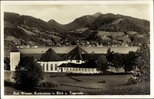 Ak Bad Wiessee in Oberbayern, Kurbrunnen u. Blick a. Tegernsee