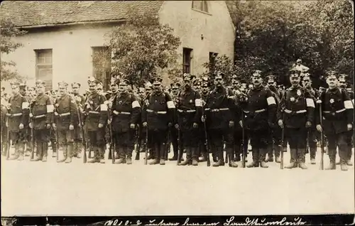 Foto Ak Soldaten in Uniformen, Gruppenaufnahme, Landsturm