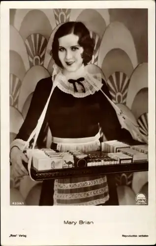 Ak Schauspielerin Mary Brian, Portrait mit Bauchladen, Zigaretten