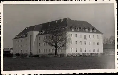 Foto Ak Braunau am Inn in Oberösterreich, Blick auf ein Gebäude