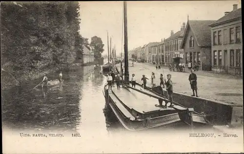 Ak Hillegom Südholland Niederlande, Haven, Kinder spielen auf Boot