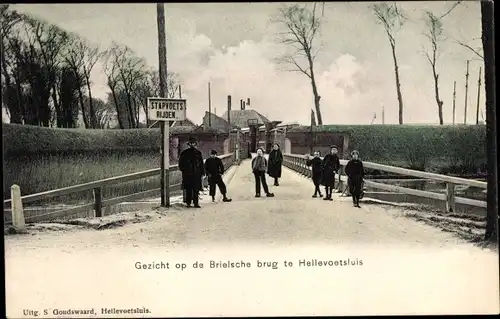 Ak Hellevoetsluis Südholland, Gezicht op de Brielsche brug