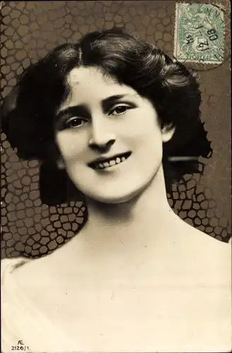 Ak Portrait einer lachenden Frau