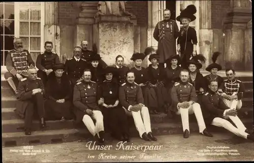 Ak Kaiserpaar mit der kaiserlichen Familie, Kaiserin Auguste Viktoria, Kaiser Wilhelm II