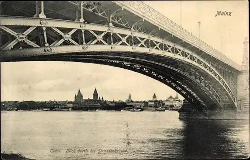 Ak Mainz am Rhein, Total, Blick durch die Straßenbrücke