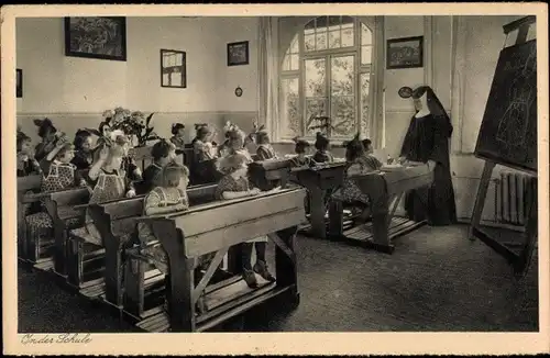 Ak Holzhausen Igling in Oberbayern, J. E. Wagnersche Wohltätigkeitsanstalt Magnusheim, In der Schule