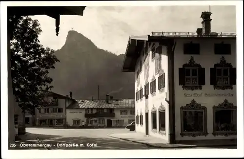 Ak Oberammergau in Oberbayern, Dorfpartie m. Kofel