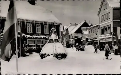 Ak Braunlage im Oberharz, Platz am Brunnen, Winter