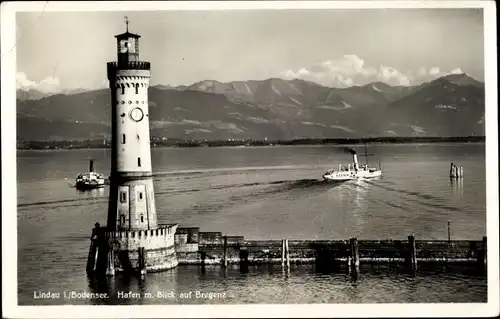 Ak Lindau am Bodensee Schwaben, Hafen m. Blick auf Bregenz, Dampfer