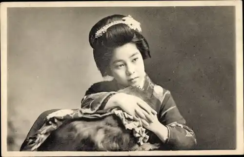 Ak Mädchen in japanischer Tracht, Portrait, Hund