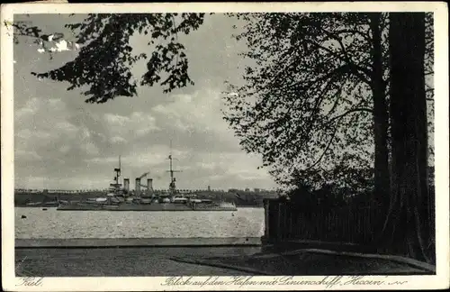 Ak Kiel Schleswig Holstein, Blick auf den Hafen mit Linienschiff Hessen, Reichsmarine