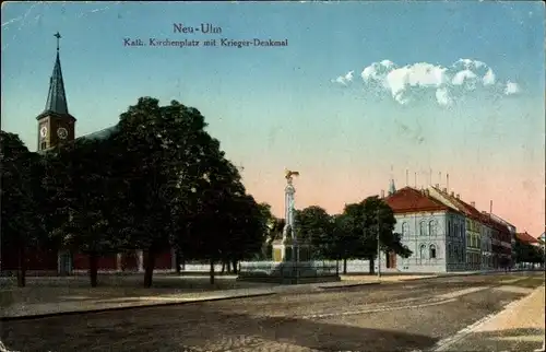 Ak Neu Ulm in Schwaben, Kath. Kirchenplatz, Kriegerdenkmal