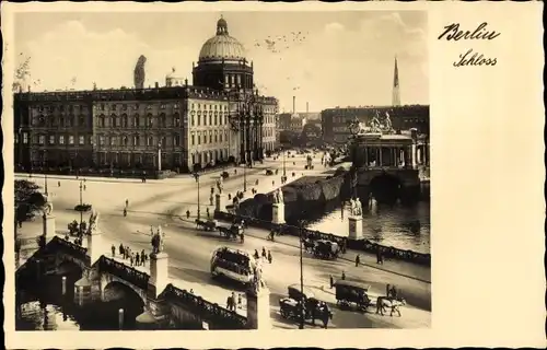 Ak Berlin Mitte, Schloss, Brücke, Kutsche