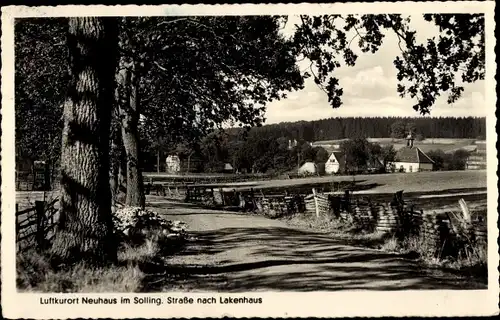 Ak Neuhaus im Solling Holzminden Niedersachsen, Straße nach Lakenhaus