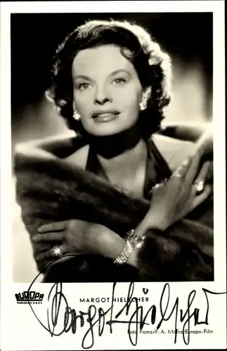 Ak Schauspielerin Margot Hielscher, Portrait, Autogramm, Schmuck, Pelzschal