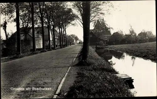 Ak Benthuizen Südholland, Straße, Fluss, Wohnhäuser