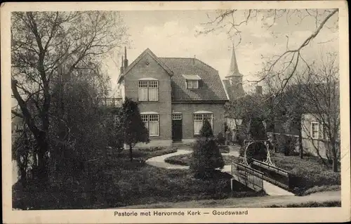 Ak Goudswaard Südholland, Pastorie met Herv. Kerk