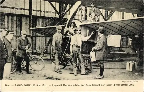Ak Paris Rome 1911, Appareil Morane pilote par Frey faisant son plein d'Automobiline, Flugzeug