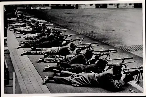 Sammelbild Olympia 1936, Schießen aus Kleinkaliberbüchsen im Alexanderpalast in London