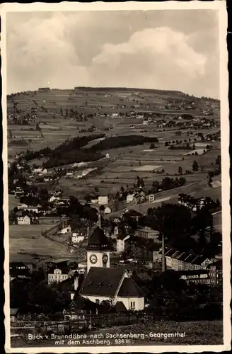 Ak Brunndöbra Klingenthal im Vogtland Sachsen, Blick nach Sachsenberg-Georgenthal mit Aschberg