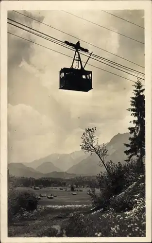 Ak Garmisch Partenkirchen in Oberbayern, Blick zur Kreuzeckschwebebahn