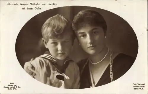 Ak Prinzessin August Wilhelm mit ihrem Sohn, Matrosenanzug, Gustav Liersch 7760