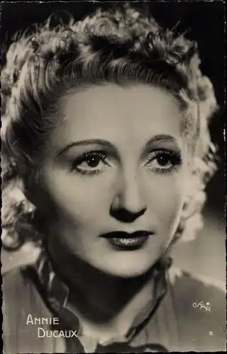 Ak Schauspielerin Annie Ducaux, Portrait