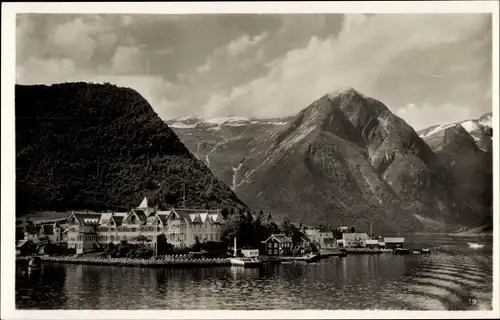 Ak Balhom Norwegen, Kviknes Hotel