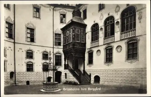 Ak Mariefred Schweden, Schloss Gripsholm, Inre Borggard, Brunnen, Innenhof