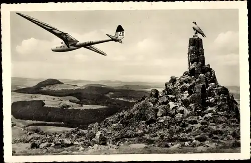 Ak Gersfeld in der Rhön Hessen, Wasserkuppe, Fliegerdenkmal, Segelflugzeug