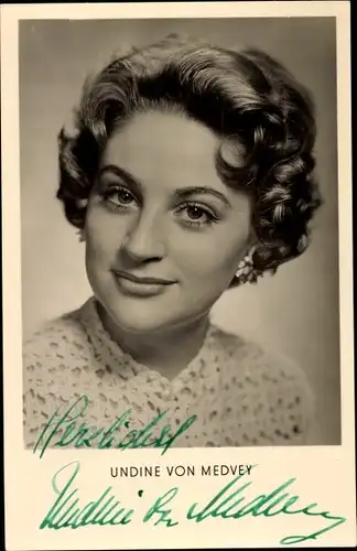 Ak Sängerin und Schauspielerin Undine von Medvey, Portrait