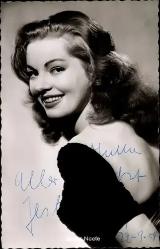 Ak Schauspielerin Jester Naefe, Portrait, Schulterblick, Mamitschka