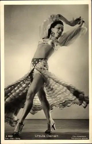 Ak Schauspielerin und Tänzerin Ursula Deinert, Portrait, tanzend
