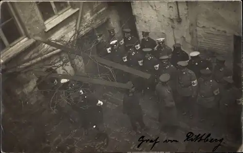 Foto Ak Graf von Rittberg, deutsche Sanitäter in Uniform