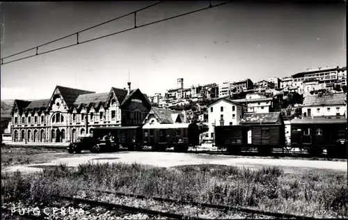 Ak Puigcerda Katalonien, Estacion, Bahnhof, Gleisseite, Güterwaggon