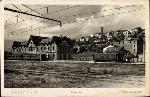 Ak Puigcerda Katalonien, Estacion, Bahnhof, Gleisseite, Güterwaggon