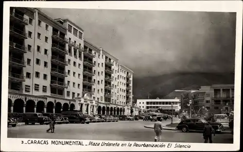 Ak Caracas Venezuela, Plaza Urdaneta en la Reurbanizacion El Silencio