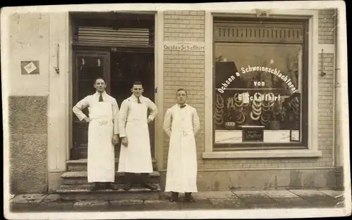 Foto Ak Hohenstein ?, Ochsen und Schweineschlachterei Gustav Schafhirt, Metzger