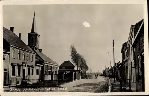 Ak Groede Zeeland, Schuitvlotstraat met R. K. School