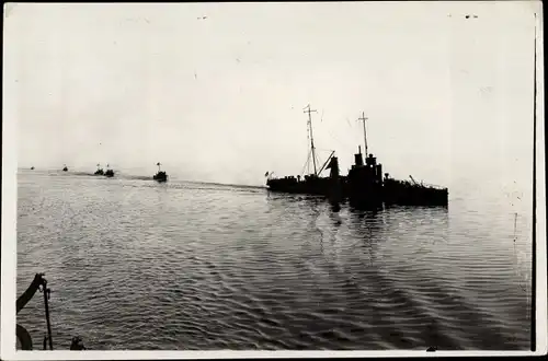 Foto Deutsches Kriegsschiff, VI. Halbflottille auf der Heimreise mit dem Fender F 3