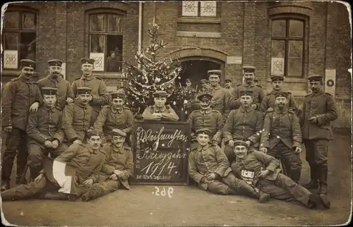 Foto Ak Deutsche Soldaten in Uniformen, Gruppenaufnahme, I WK
