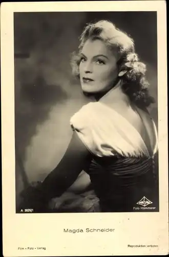 Ak Schauspielerin Magda Schneider, A 3826 1, Portrait, Blick über die Schulter