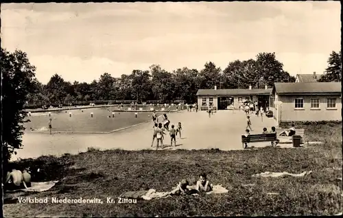 Ak Niederoderwitz, Blick auf das Volksbad, Badegäste