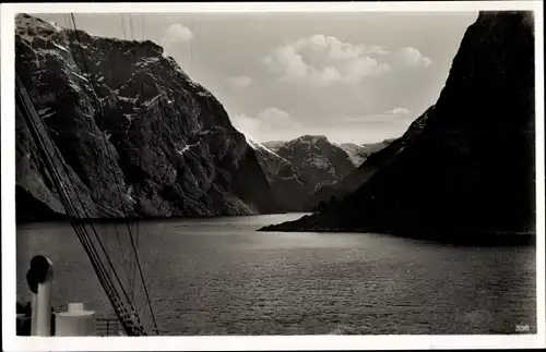 Ak Norwegen, Einfahrt in den Maurangerfjord