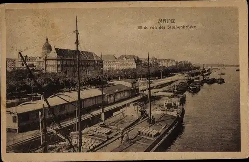 Ak Mainz am Rhein, Blick von der Straßenbrücke, Schiffe